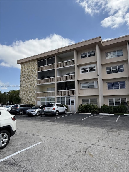 410 SE 2nd St Unit 122, Hallandale Beach, FL 33009