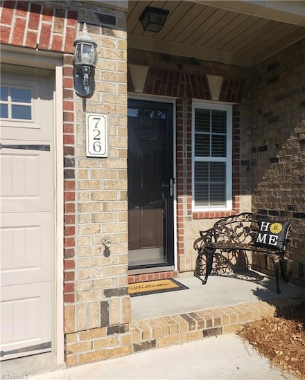 726 Sterling Brooke Ct, Winston Salem, NC 27103