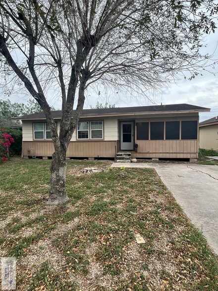 911 N Vermont Ave, Mercedes, TX 78570
