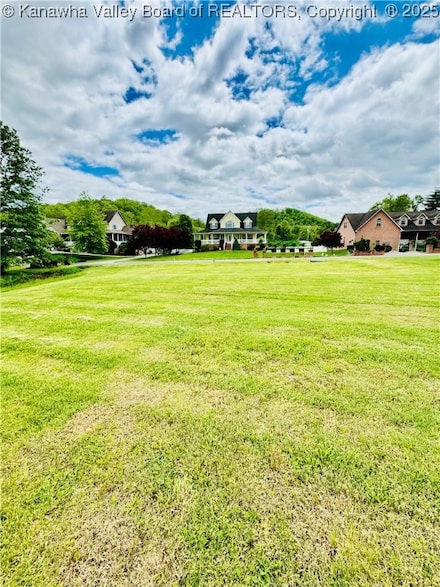 42 Lock Ln, Alum Creek, WV 25003