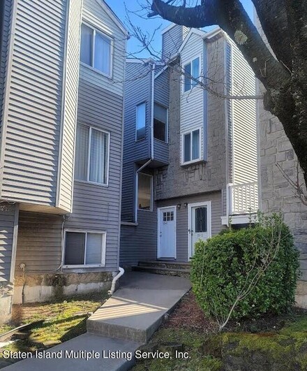 19 Regal Walk Unit 1, Staten Island, NY 10303