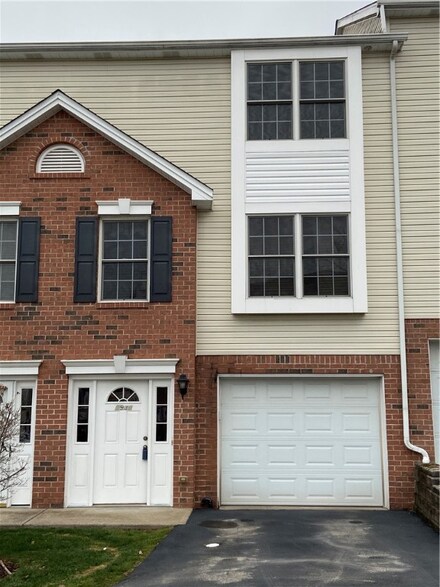 6930 Spring Valley Ln Unit C30, Export, PA 15632