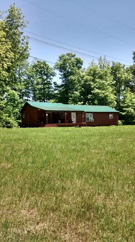 3131 N Hill Dr, Bloomfield, IN 47462