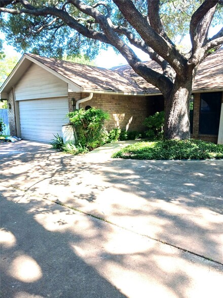 2435 St Gregory St, Arlington, TX 76013