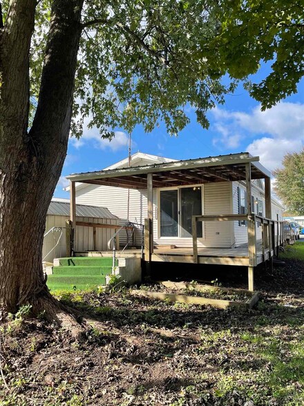 26 Ems B6b Ln, Pierceton, IN 46562