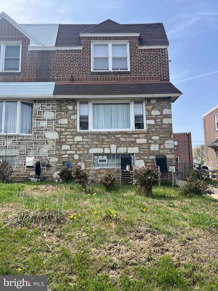 8130 Farnsworth St, Philadelphia, PA 19152