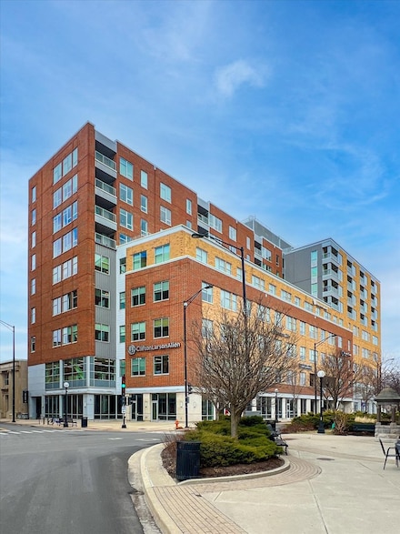 301 N Neil St Unit 808-809, Champaign, IL 61820