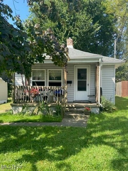 676 Roscoe Ave, Akron, OH 44306