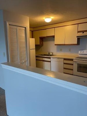 11 Gibbs St Unit 93, Worcester, MA 01607