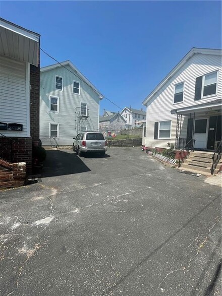 71 Washington St, Central Falls, RI 02863