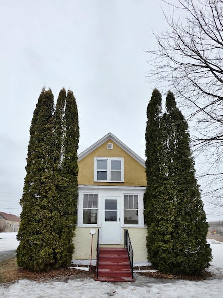 104 Dakota Ave W, Gilbert, MN 55741