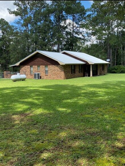 28 Union Creek Rd, Tylertown, MS 39667