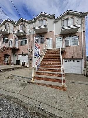 17 Maxie Ct, Staten  Island, NY 10304
