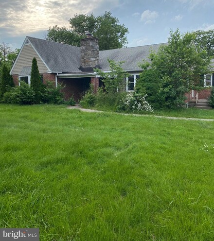 1015 Green Ln, Secane, PA 19018