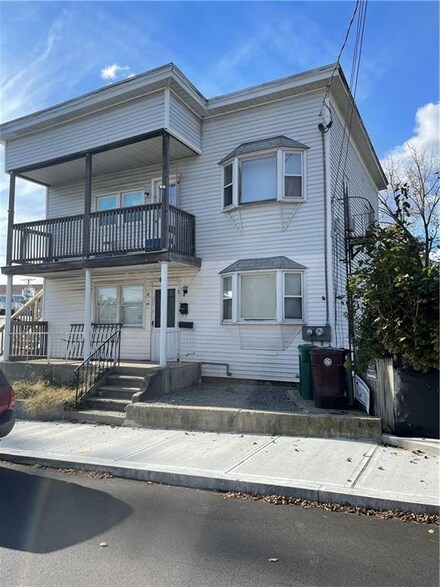 24 Florida St, Woonsocket, RI 02895