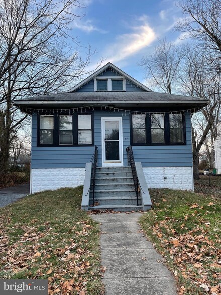55 Browning Ave, Moorestown, NJ 08057