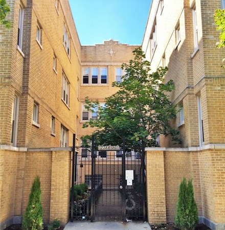 2346 N Kenneth Ave Unit 1E, Chicago, IL 60639
