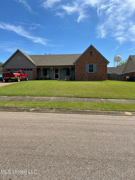 9338 Bryant Trent Blvd S, Olive Branch, MS 38654