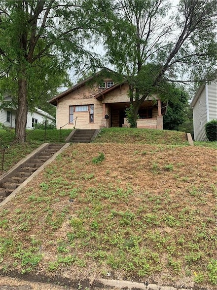 1331 S 17th St, Saint Joseph, MO 64507