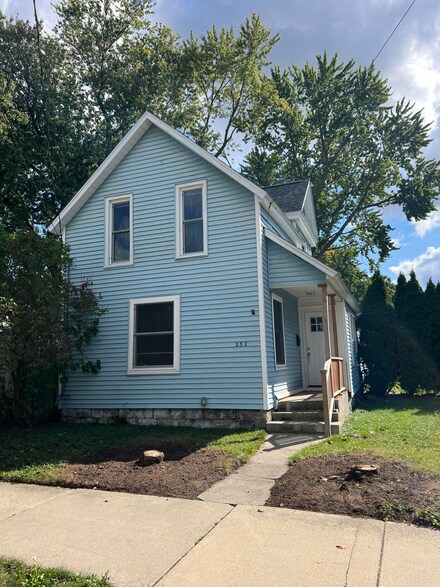 252 Spencer St NE, Grand Rapids, MI 49505