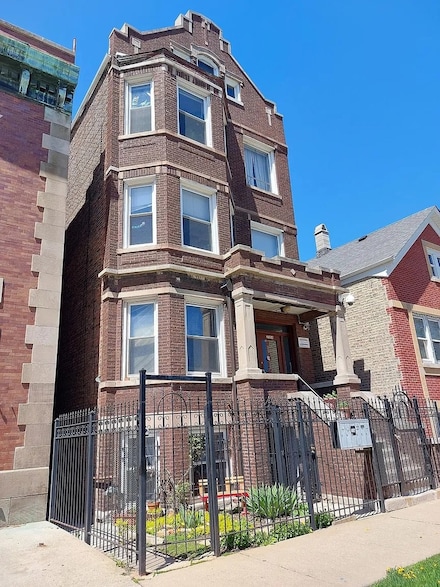 2354 S Whipple St Unit 2F, Chicago, IL 60623
