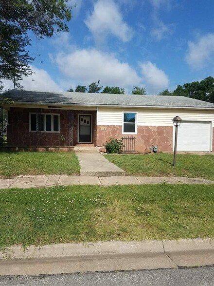 107 N Williams St, Udall, KS 67146