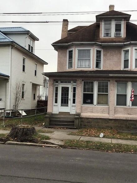1814 Somerset Ave, Windber, PA 15963