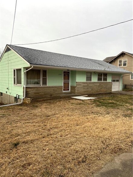 11507 E 15th St S, Independence, MO 64052