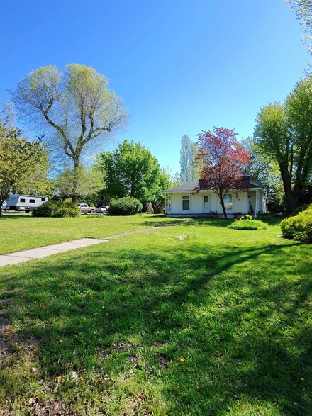 424 N Main St, Latah, WA 99018