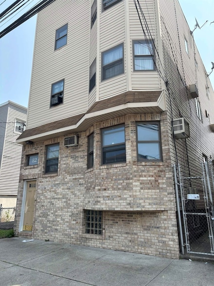 82 Prospect Ave Unit 3, Bayonne, NJ 07002