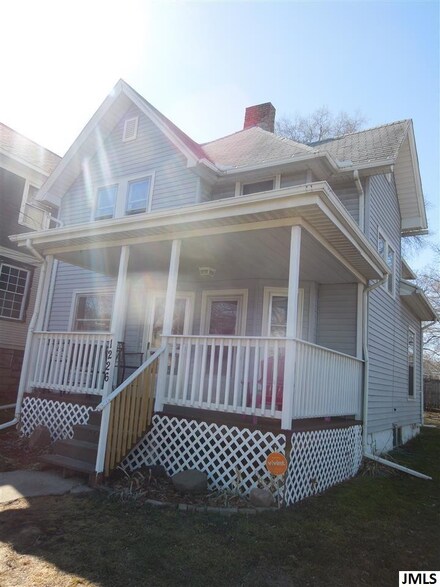 1226 First St, Jackson, MI 49203