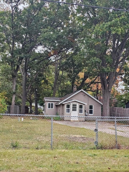 2748 Valk St, Norton Shores, MI 49444