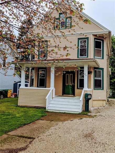 25 W Walnut St, Jefferson, OH 44047