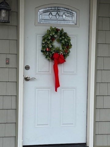 28 Meadow Ave, Agawam, MA 01001