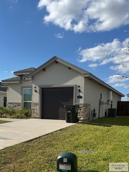 820 S Templo Dorado St, Mission, TX 78572