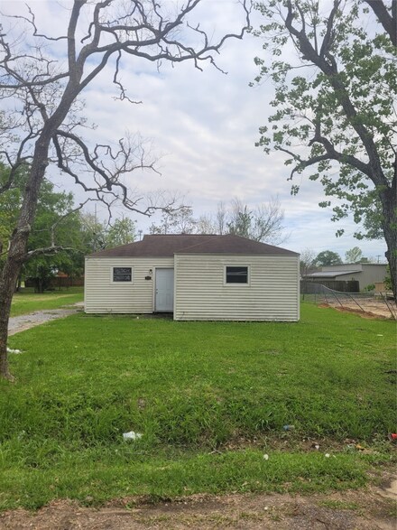 3540 26th St, Port Arthur, TX 77642