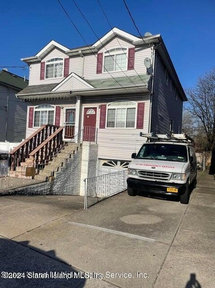 119 Campbell Ave, Staten Island, NY 10310