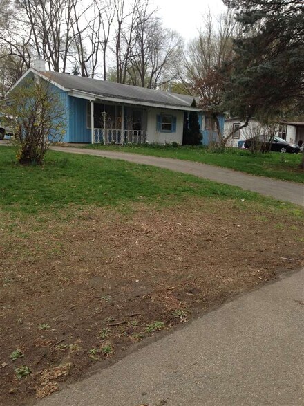 13 American Way Cir, Elkhart, IN 46516