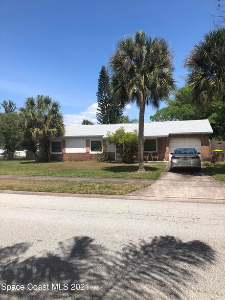 2100 Lance Blvd, Cocoa, FL 32926