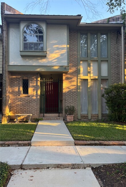 4537 Acacia St, Bellaire, TX 77401