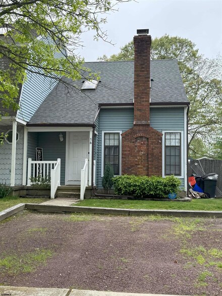 16 Cedar Ct, Somers Point, NJ 08244