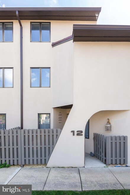 10 Llanfair Rd Unit 12, Ardmore, PA 19003