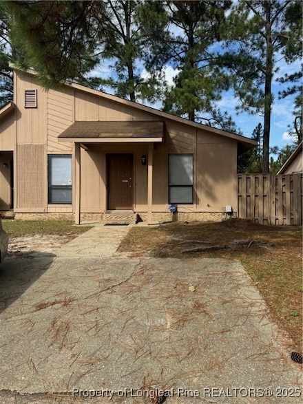642 Mosswood Ln, Fayetteville, NC 28311