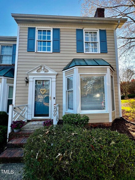 200 Standish Dr, Chapel Hill, NC 27517