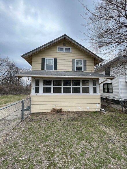 833 E Dubail Ave, South Bend, IN 46613