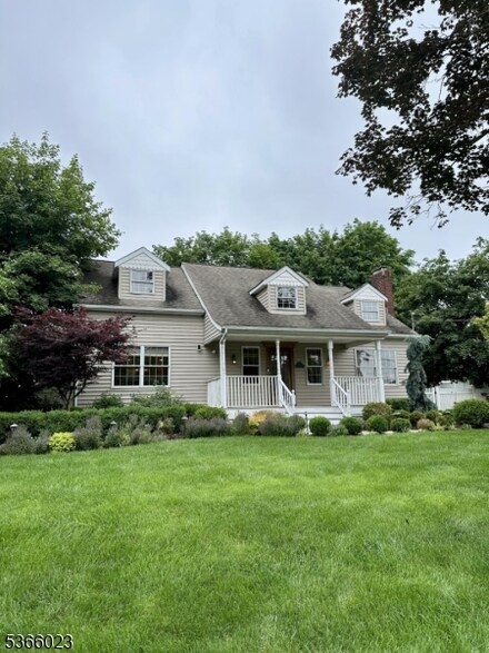 25 Sunrise Dr, Wayne, NJ 07470