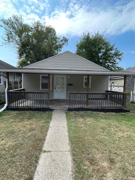 1825 S Brookfield St, South Bend, IN 46613