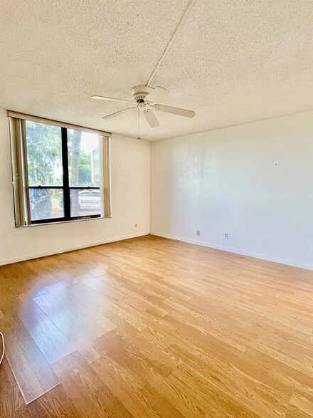 6451 N University Dr Unit 107, Tamarac, FL 33321