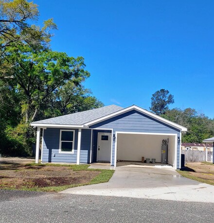 946 Cap Tram Rd, Tallahassee, FL 32317