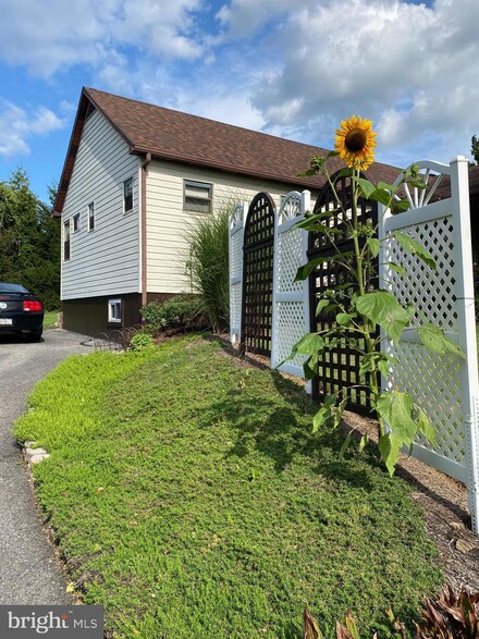 1856 Mountain Rd, Hamburg, PA 19526